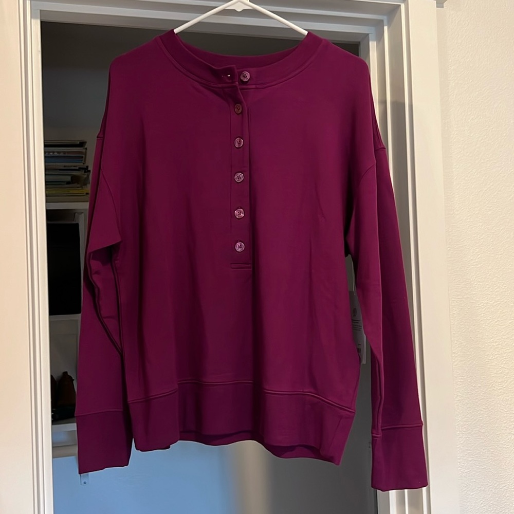 Athleta crew neck size small